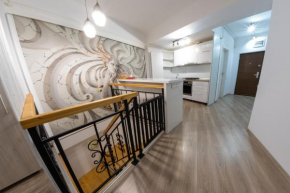 Parliament 200sqm Loft Style 1BR AP w private garden